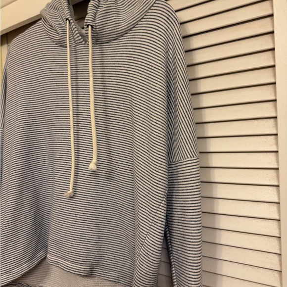 O'Neill Cozy Pull Over Hoodie Women’s Large Striped - Picture 2 of 13